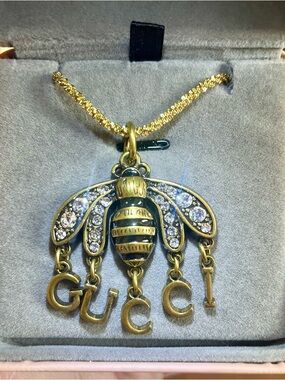 Gucci elegant bee necklace on gold chain with a lighted gift box